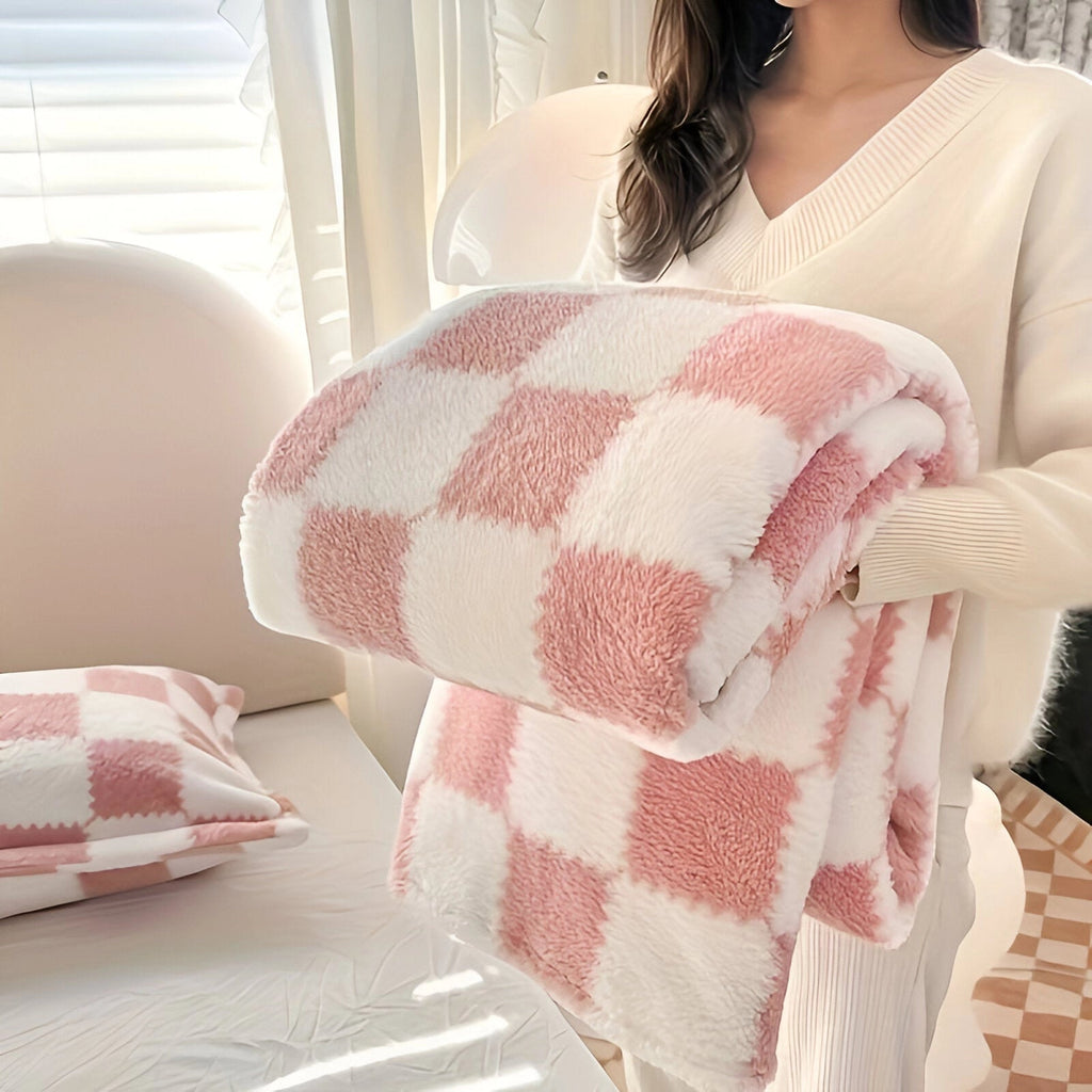 Pink & White Checkered Fleece Blanket - Soft, Plush Cozy Decor
