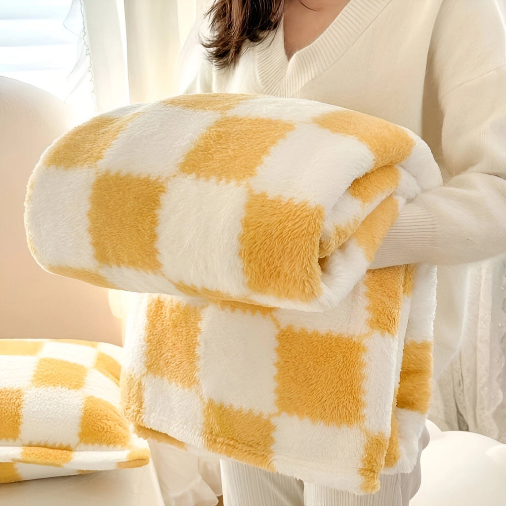 Pink & White Checkered Fleece Blanket - Soft, Plush Cozy Decor